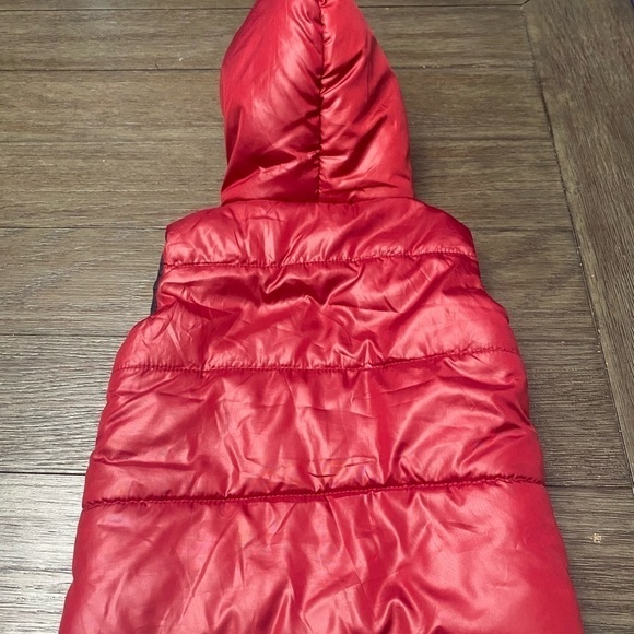 Calvin Klein “CK” jeans red puffer baby 6/9M vest - Picture 4 of 4